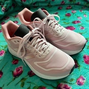 WOMEN'S ADIDAS DURAMO 10 SUSTAINABLE RUNNING SHOES size 6 1/2 never worn